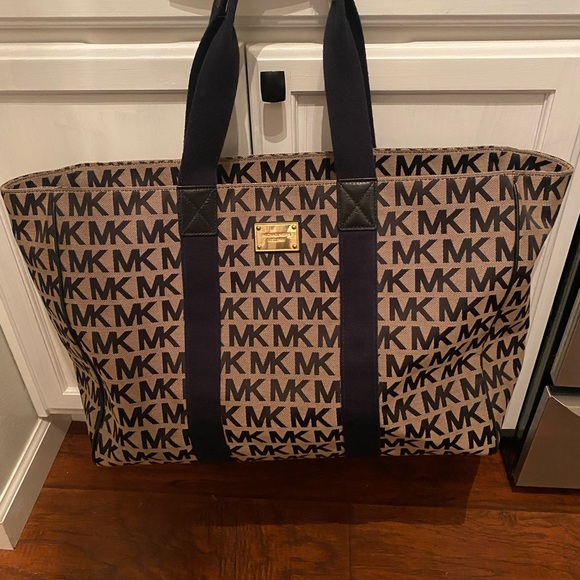 Michael Kors Weekender Tote! - Picture 3 of 4